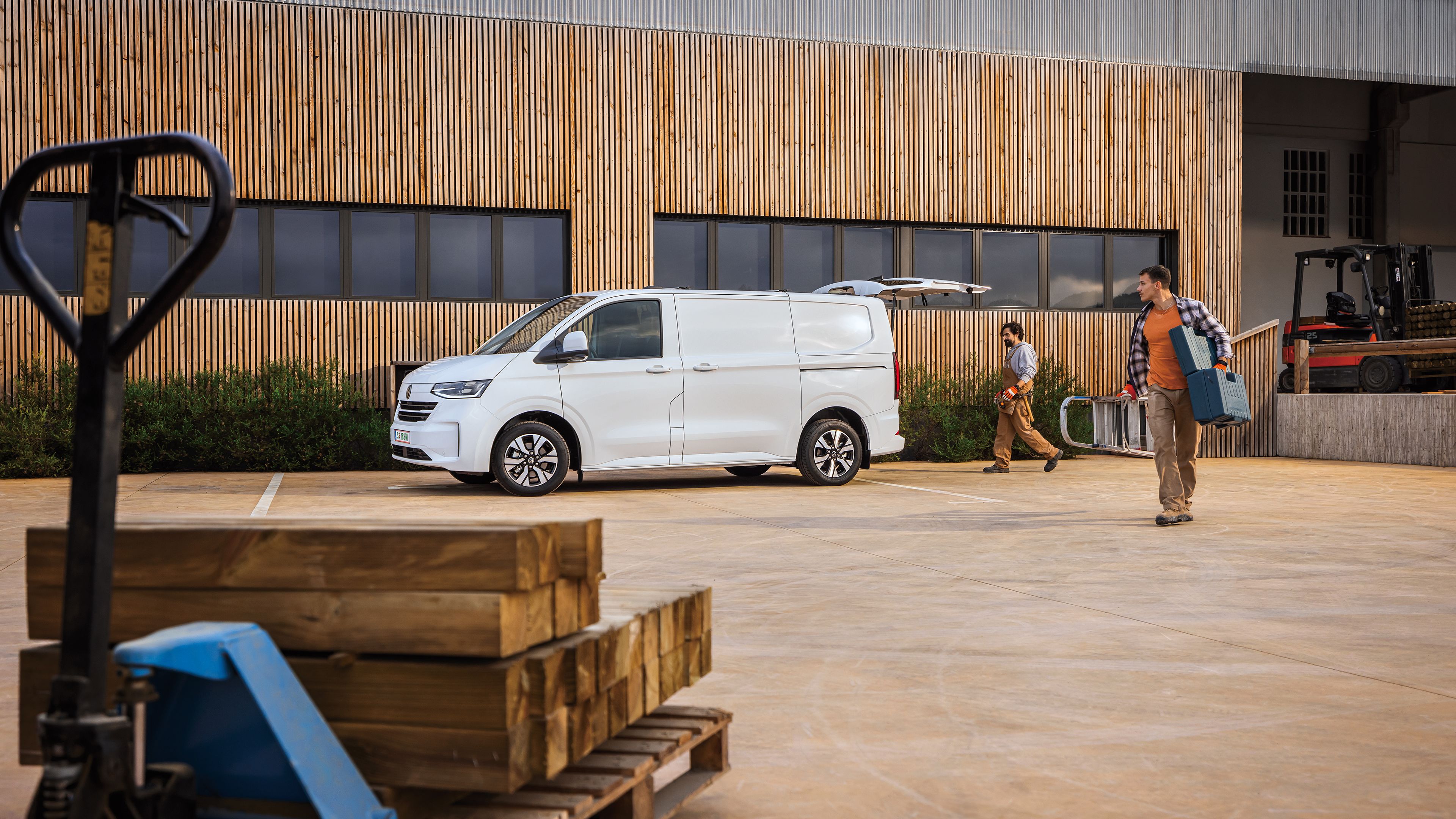 VW Transporter offene Heckklappe