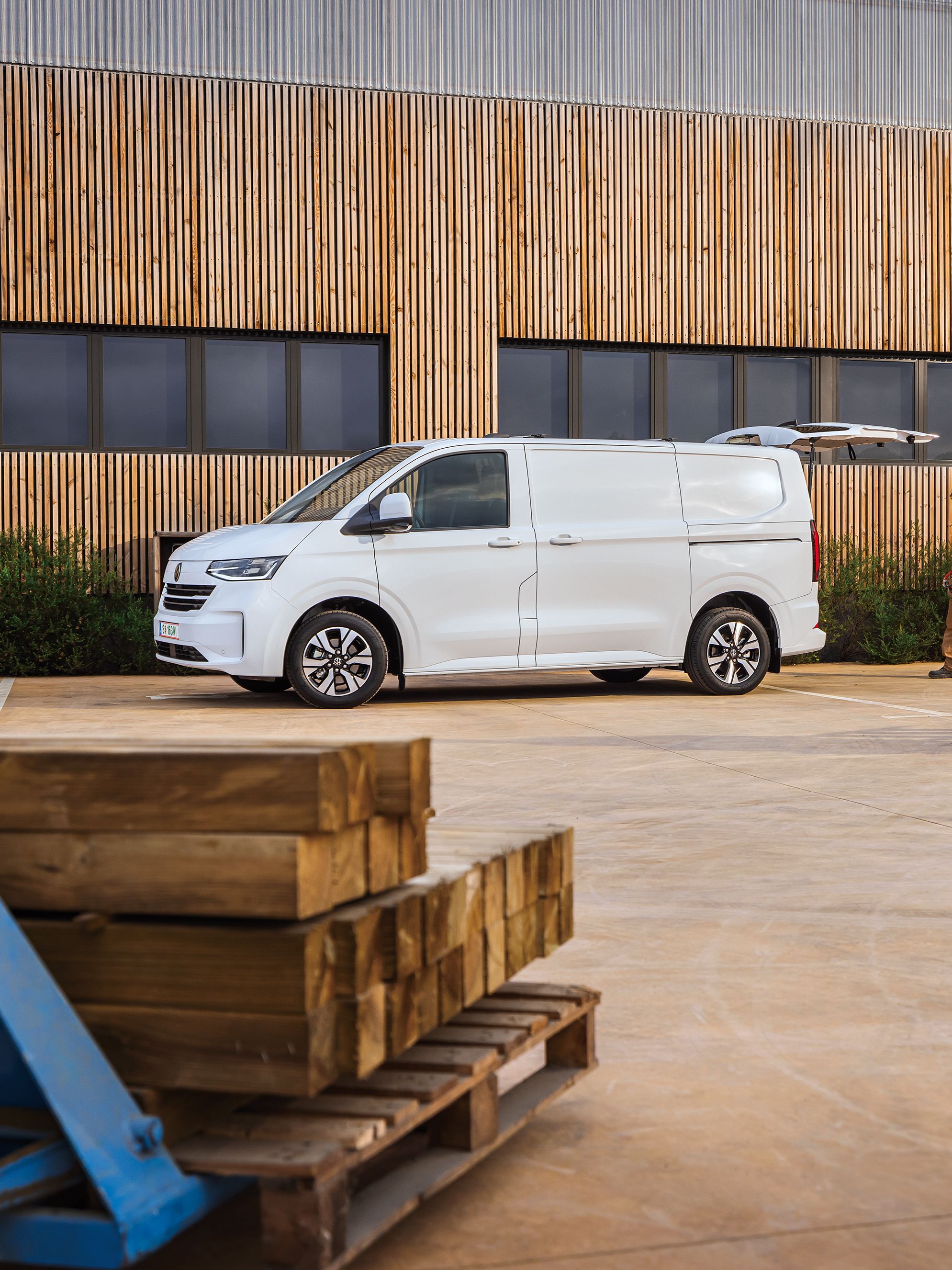VW Transporter offene Heckklappe