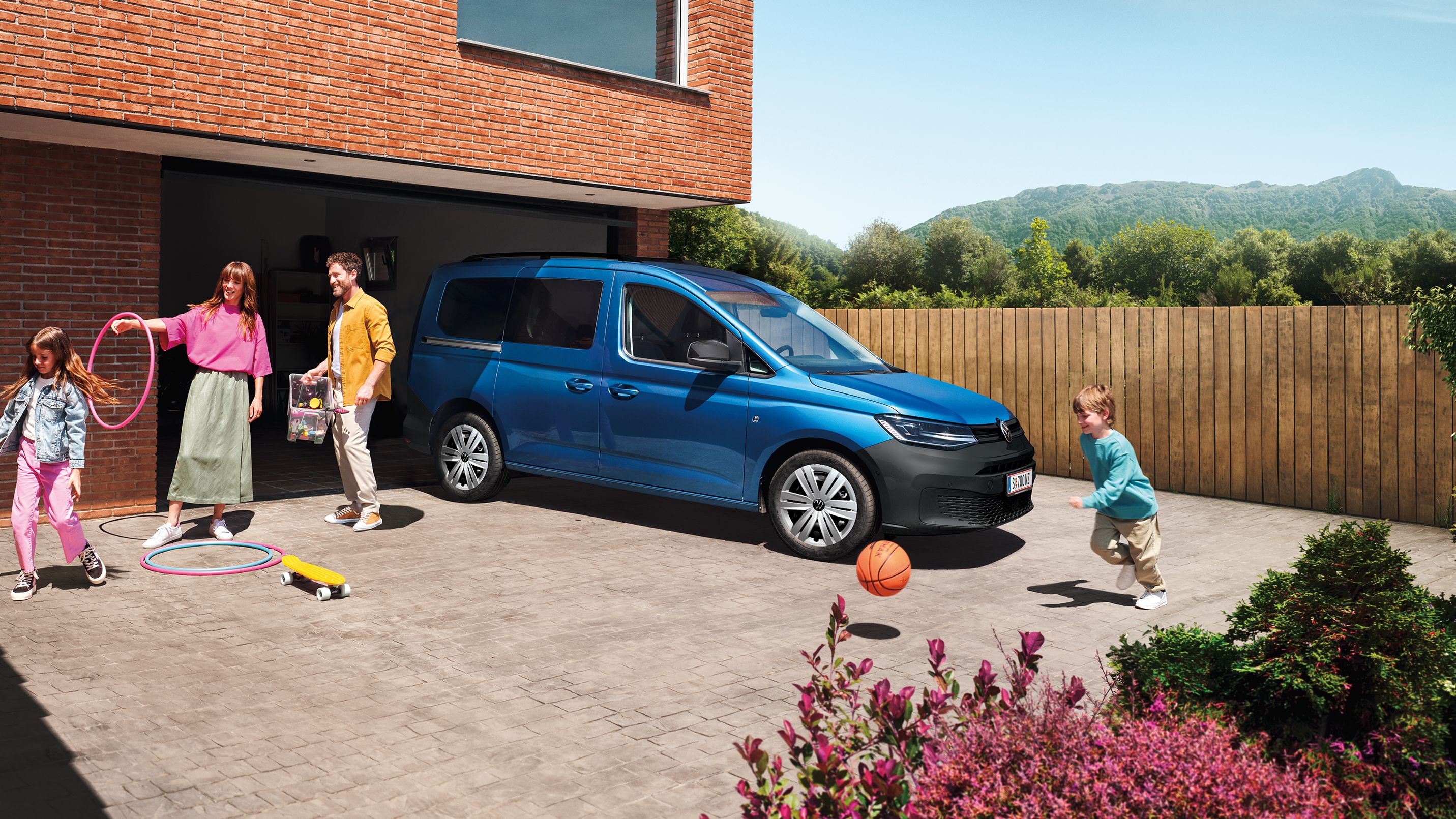 Der neue Caddy Family in blau