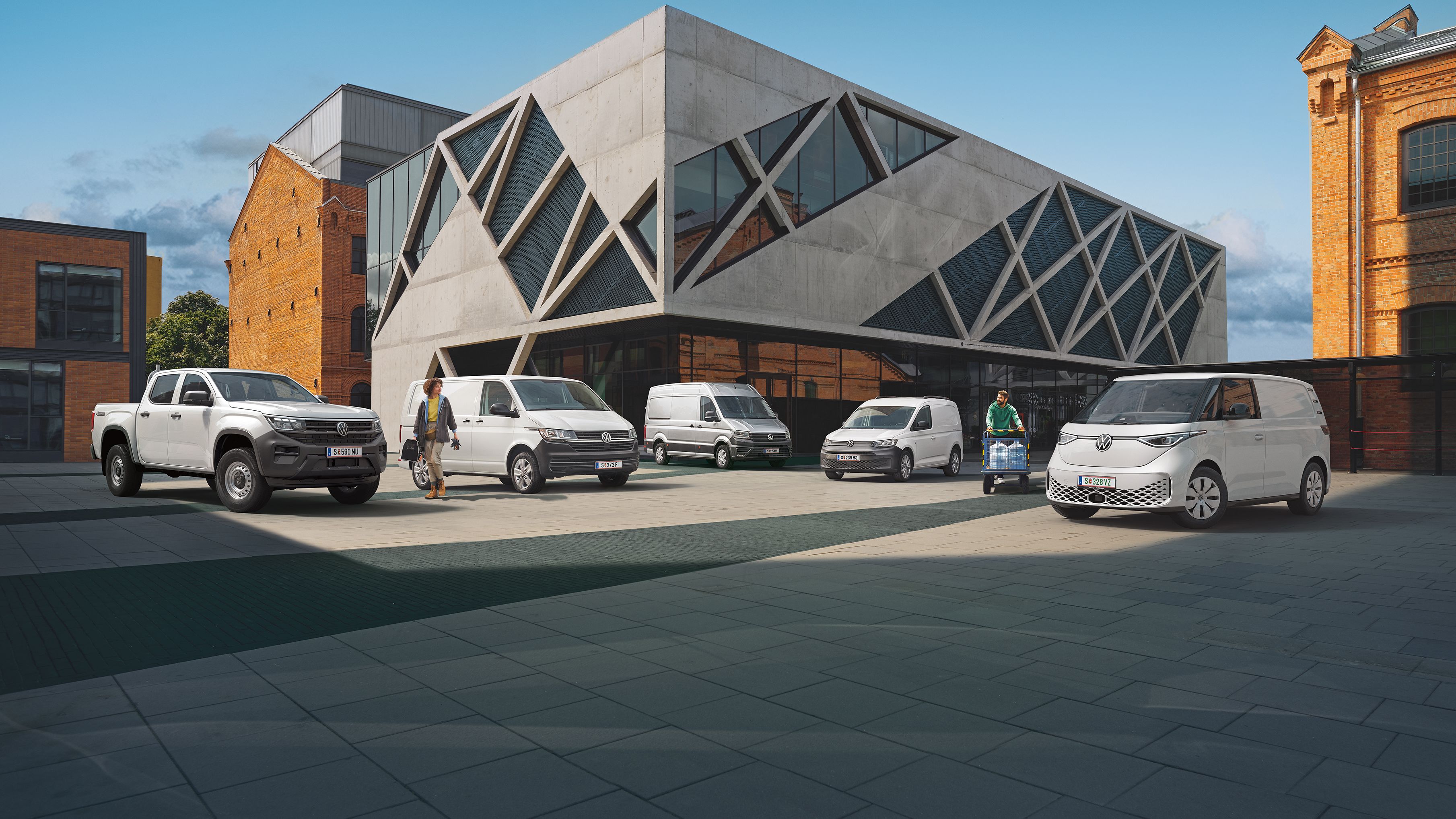 VW Nutzfahrzeuge Range auf einer Baustelle.