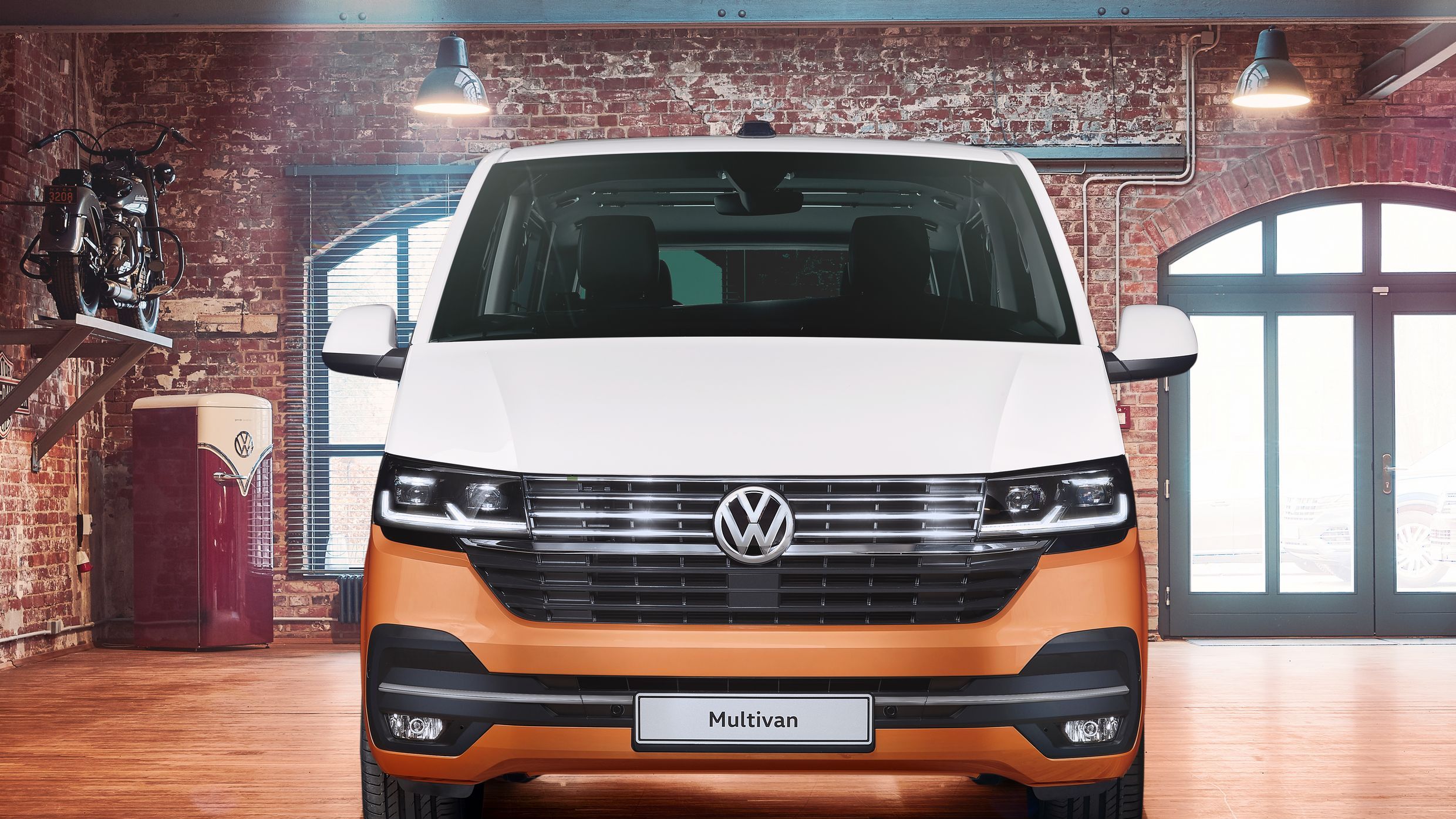 VW Multivan 6.1 vopsea bicoloră vedere din față