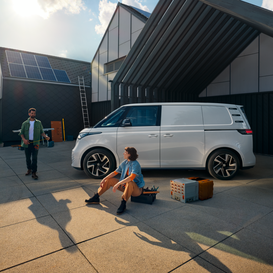 VW e Crafter mit Lichtern an