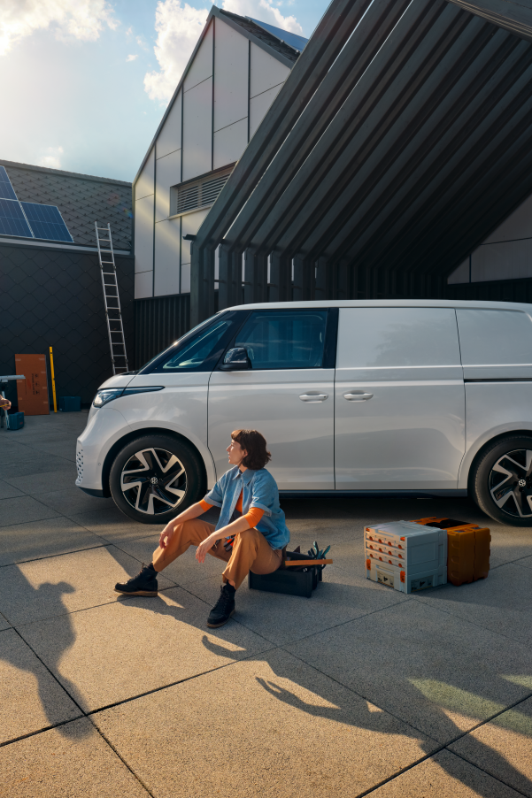 VW e Crafter mit Lichtern an